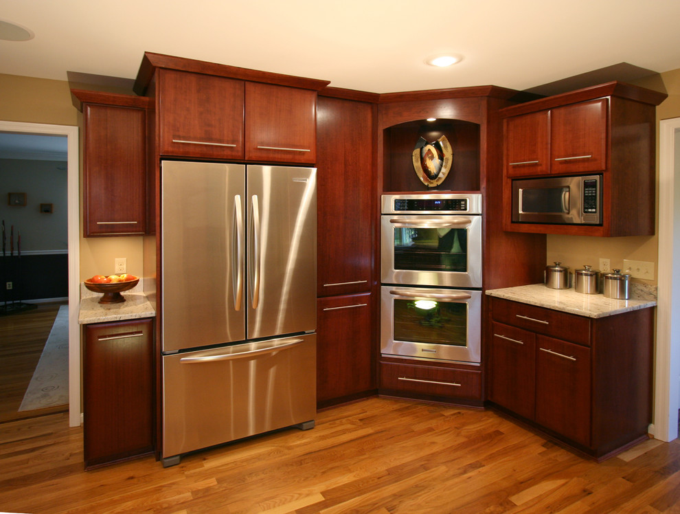 Example of a transitional kitchen design in Cincinnati