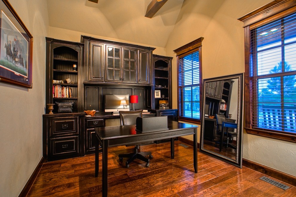 Country home office in Oklahoma City.