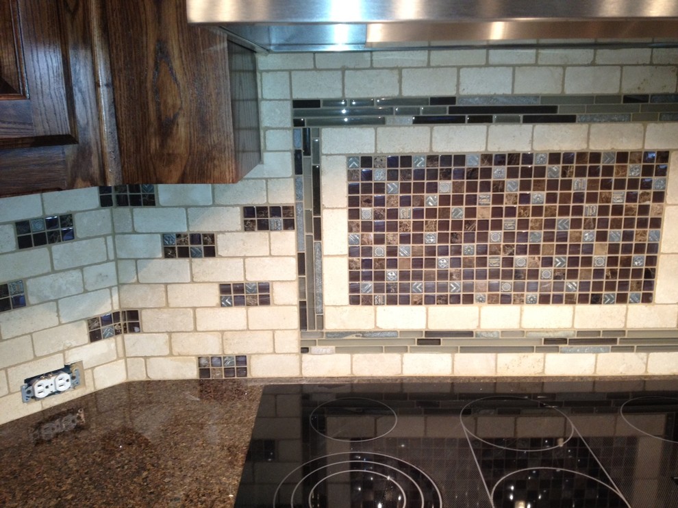Kitchen - kitchen idea in Dallas