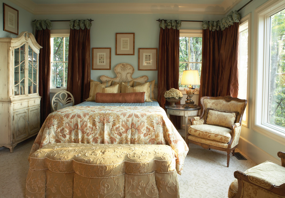 This is an example of a traditional bedroom in Atlanta.