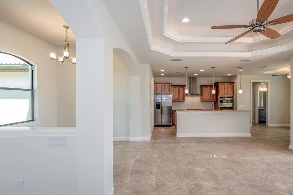 Transitional home design photo in Miami