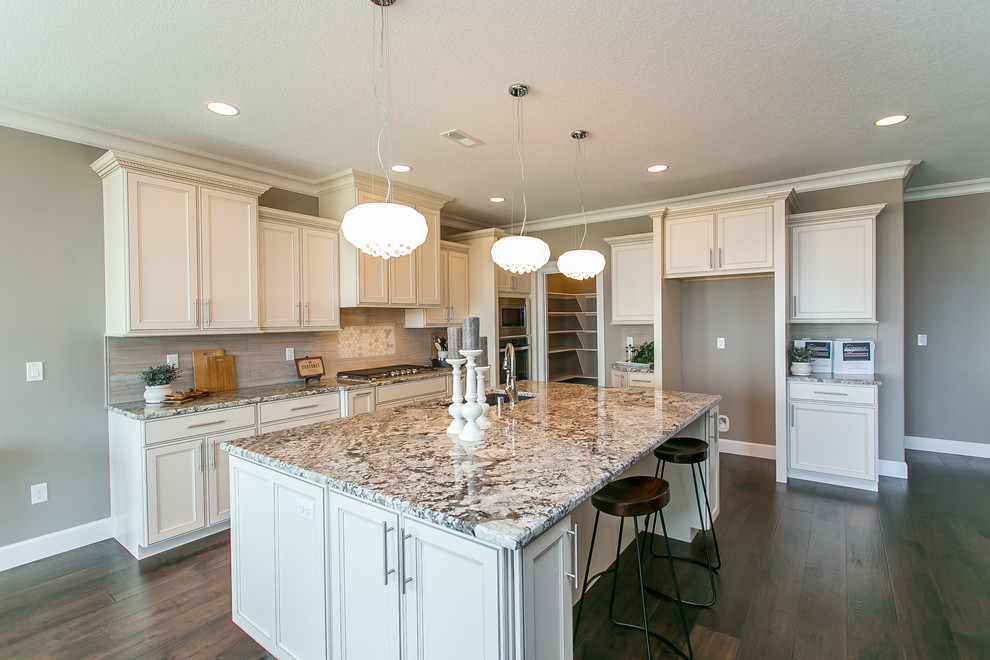 Transitional kitchen photo in Seattle