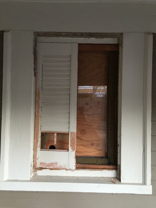 Bathroom Window Jammed why a window in a closet? Bathroom Window Jammed why a window in a closet?
