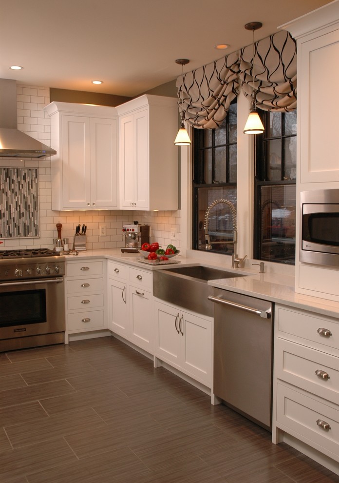 Example of a transitional kitchen design in Cincinnati