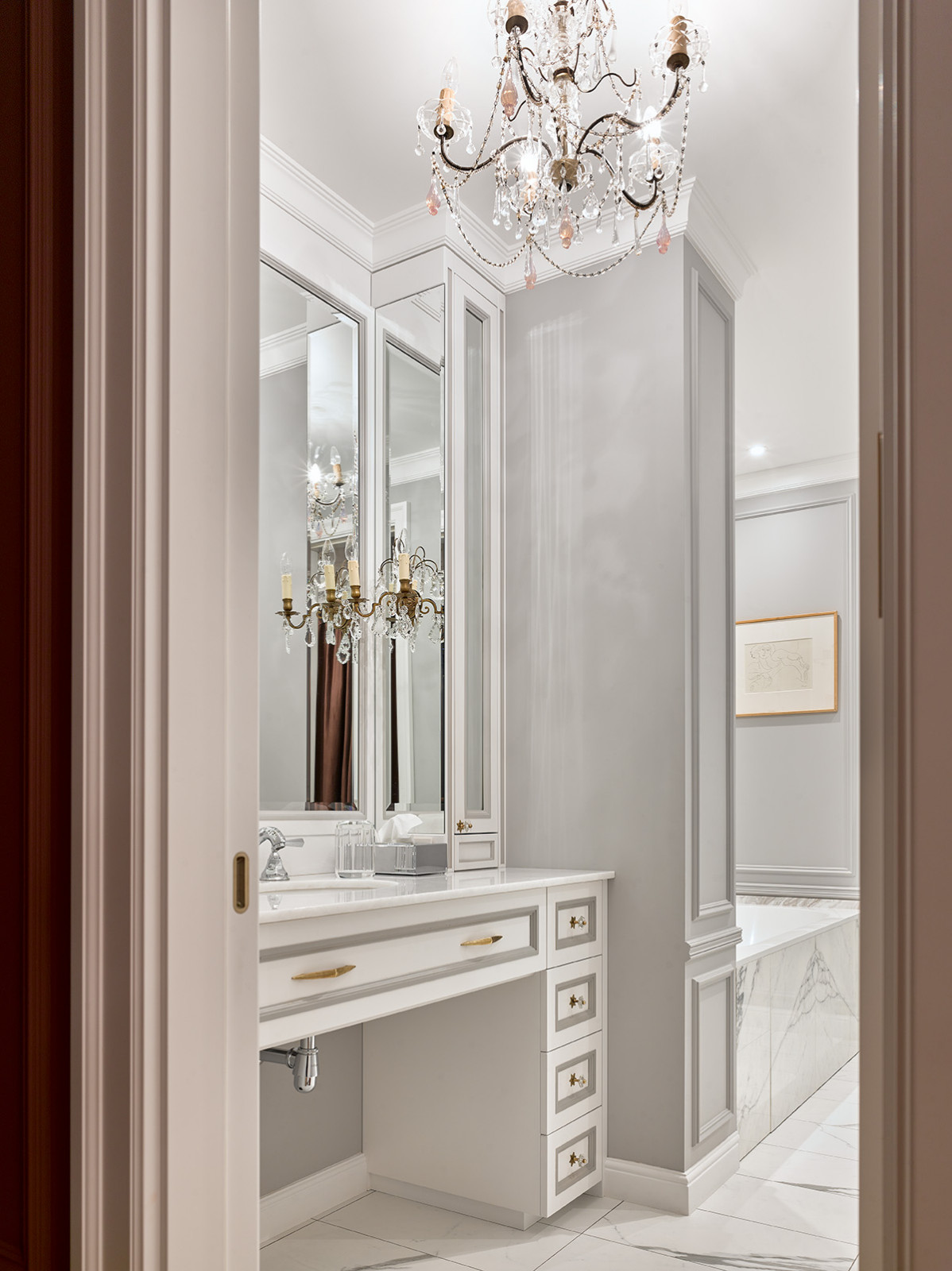 Квартира с китайской ширмой