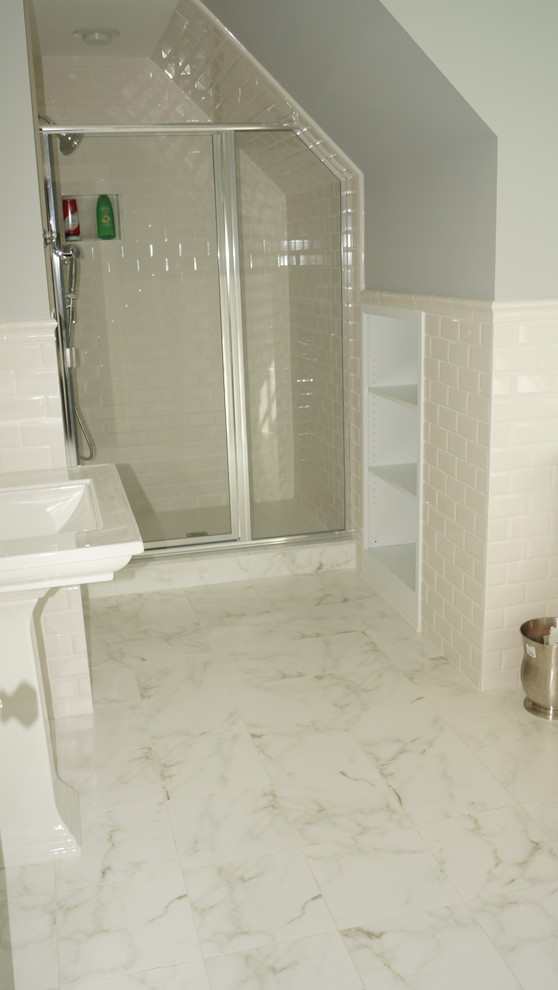 Example of a transitional home design design in Chicago