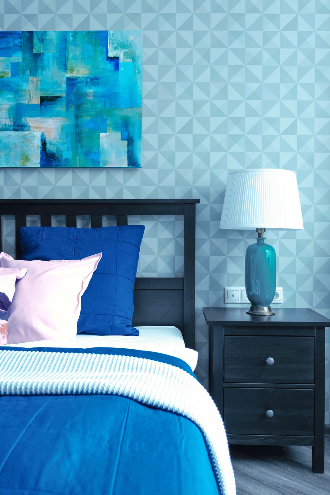 Двухкомнатная квартира для молодой девушки