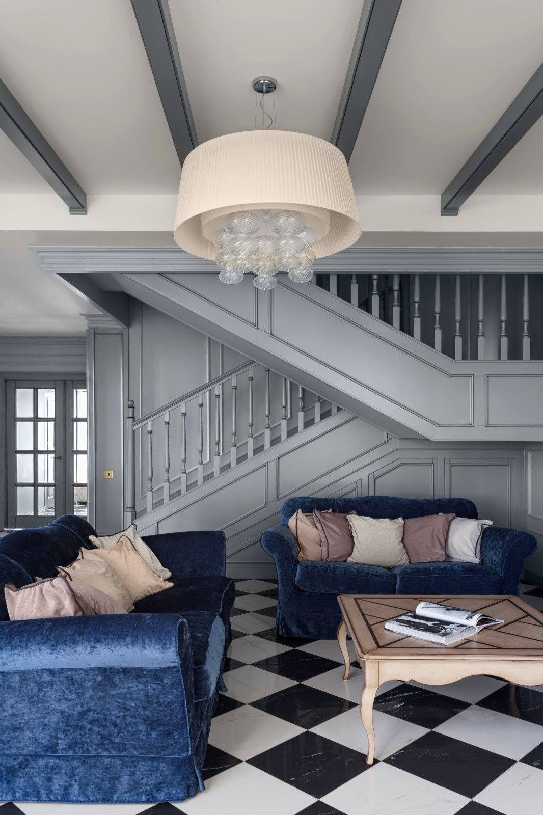 Интерьер загородного дома в классическом стиле.