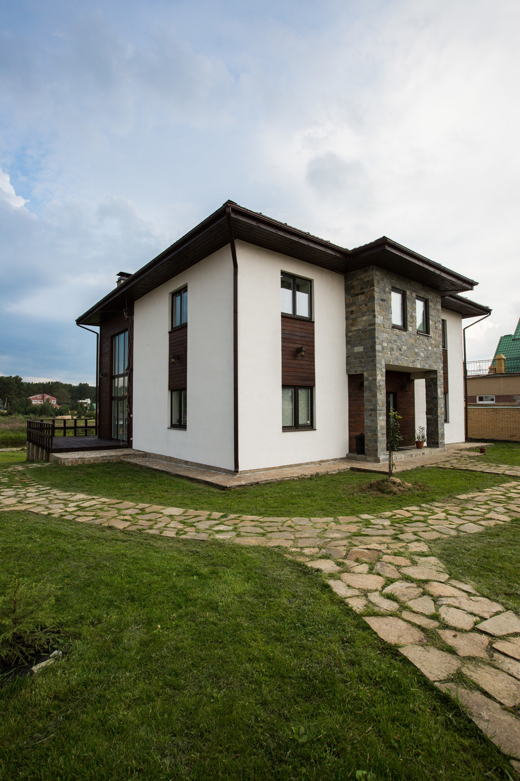 Индивидуальный жилой дом площадью 173 кв.м. с баней на участке