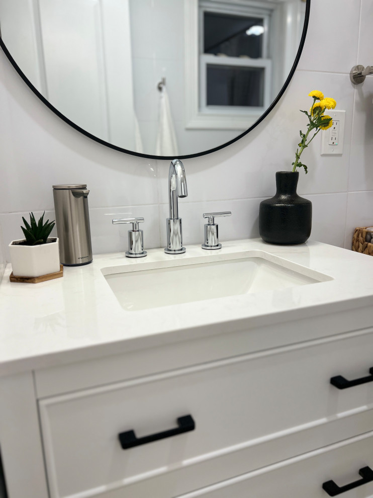 Babylon, NY - Shared Bathroom