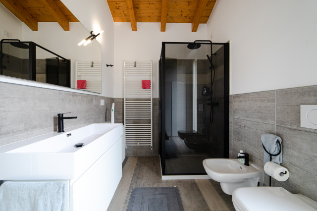Bagno minimalistisch-badezimmer