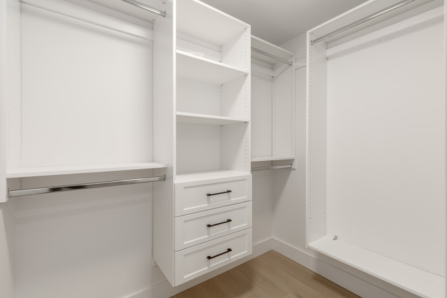 Kitsilano Duplex klassisch-modern-ankleidezimmer