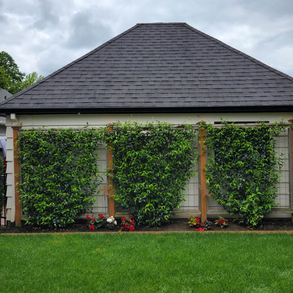 Источник вдохновения для домашнего уюта: маленький участок и сад на заднем дворе в классическом стиле с мощением клинкерной брусчаткой для на участке и в саду