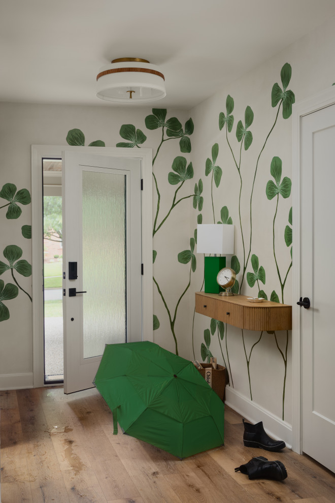 Transitional entryway photo in Louisville