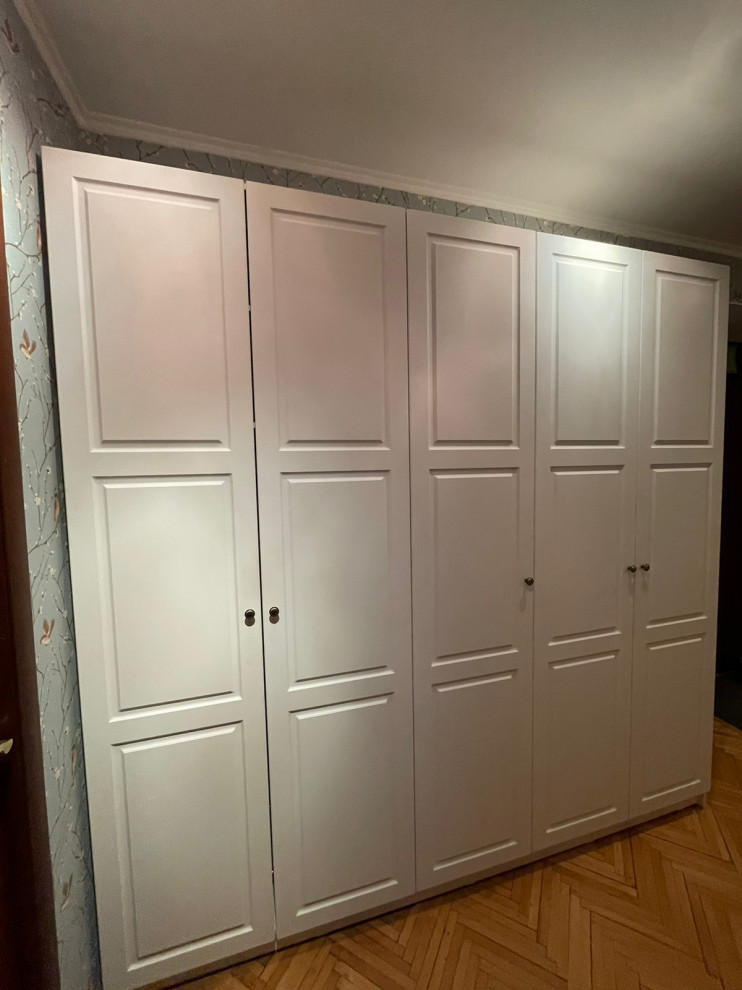 Распашные шкафы