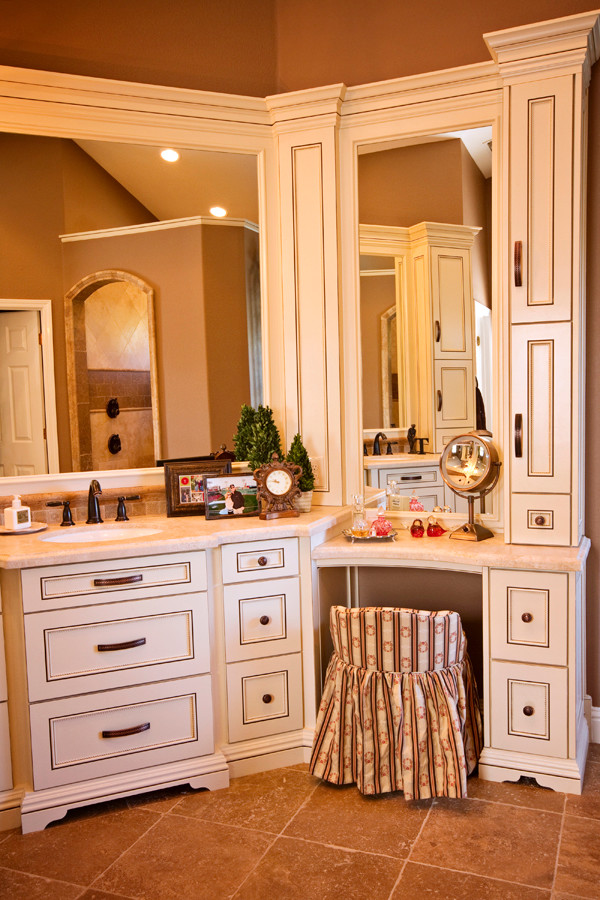 Photo of a traditional bathroom in Sacramento.