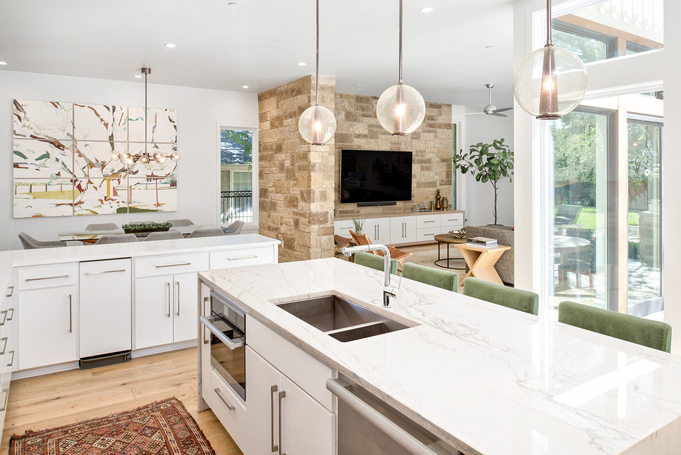 Inspiration for a transitional kitchen remodel in Austin