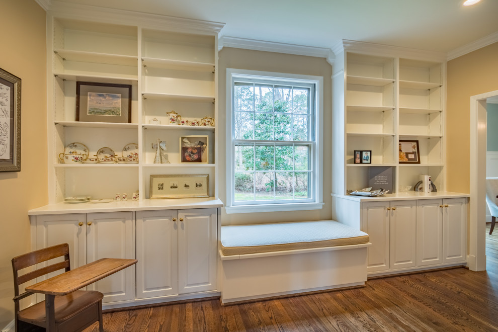 Transitional home design photo in Raleigh