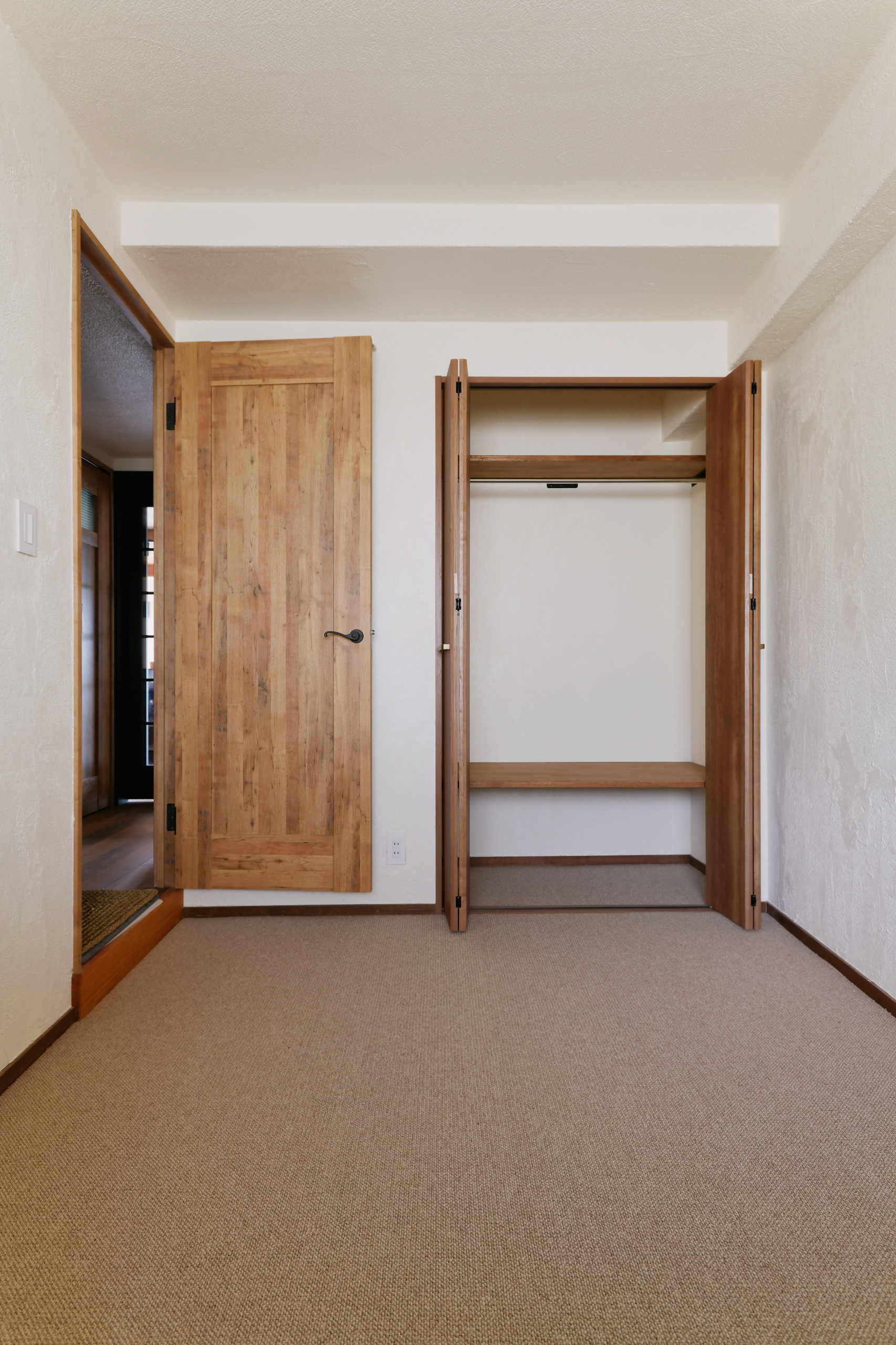 【広々リビング】天然木を贅沢に使ったマンションリノベーション