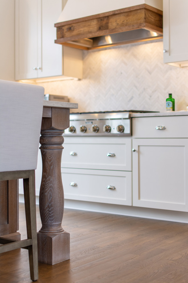 Inspiration for a transitional kitchen remodel in Columbus