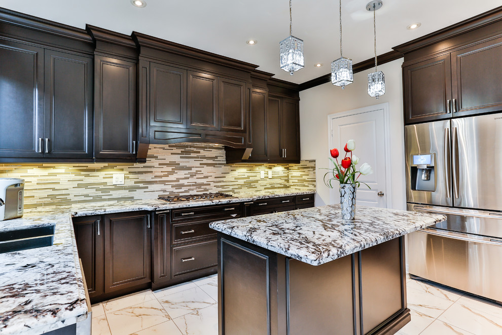 Inspiration for a transitional kitchen remodel in Toronto