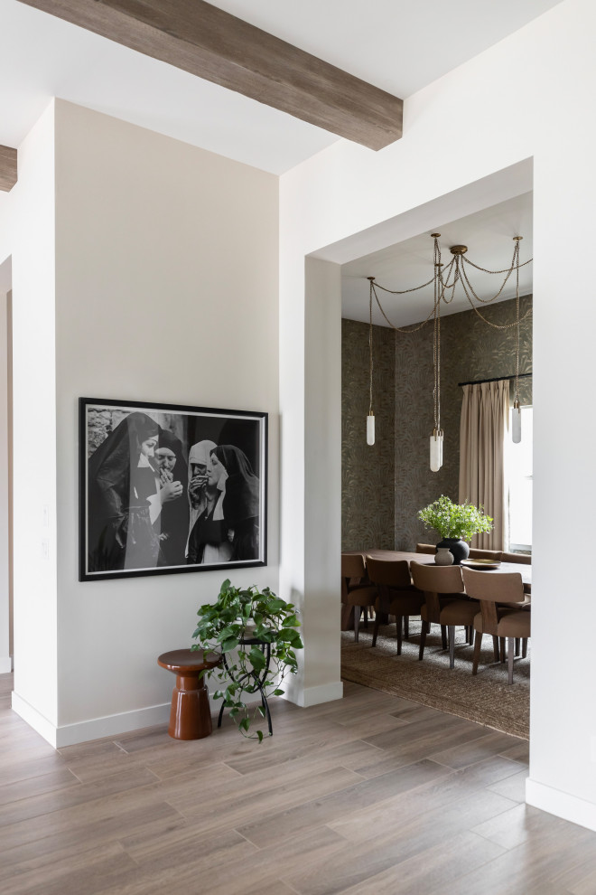 Example of a transitional entryway design in Phoenix