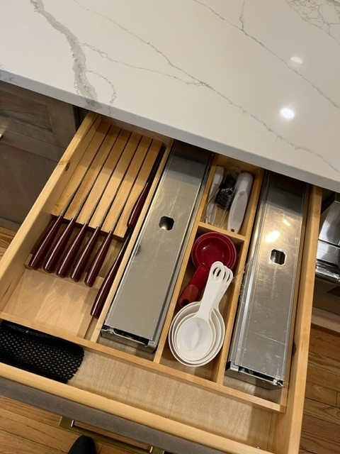 Eat-in kitchen - large transitional l-shaped medium tone wood floor and brown floor eat-in kitchen idea in Boston with an undermount sink, shaker cabinets, white cabinets, quartz countertops, white backsplash, stainless steel appliances, an island and white countertops