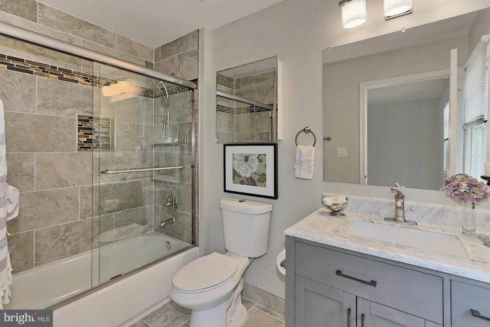 Parapet Way Salle de Bain Washington, D.C. par Floors Kitchen