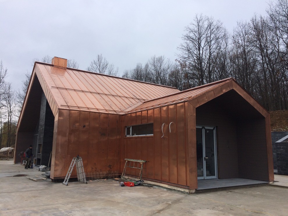 Устройство кровельных и фасадных конструкций с фальцевым медным покрытием