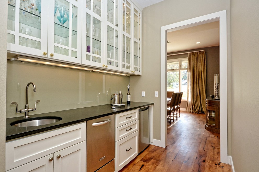 Transitional home design photo in Austin