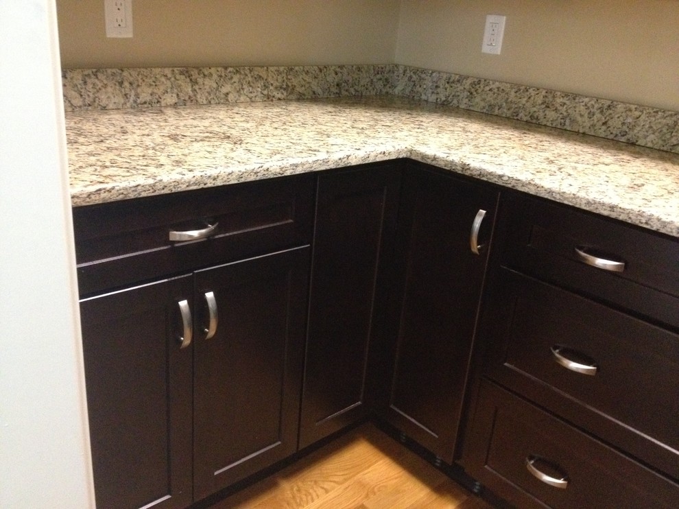 Kitchen - transitional kitchen idea in Boston