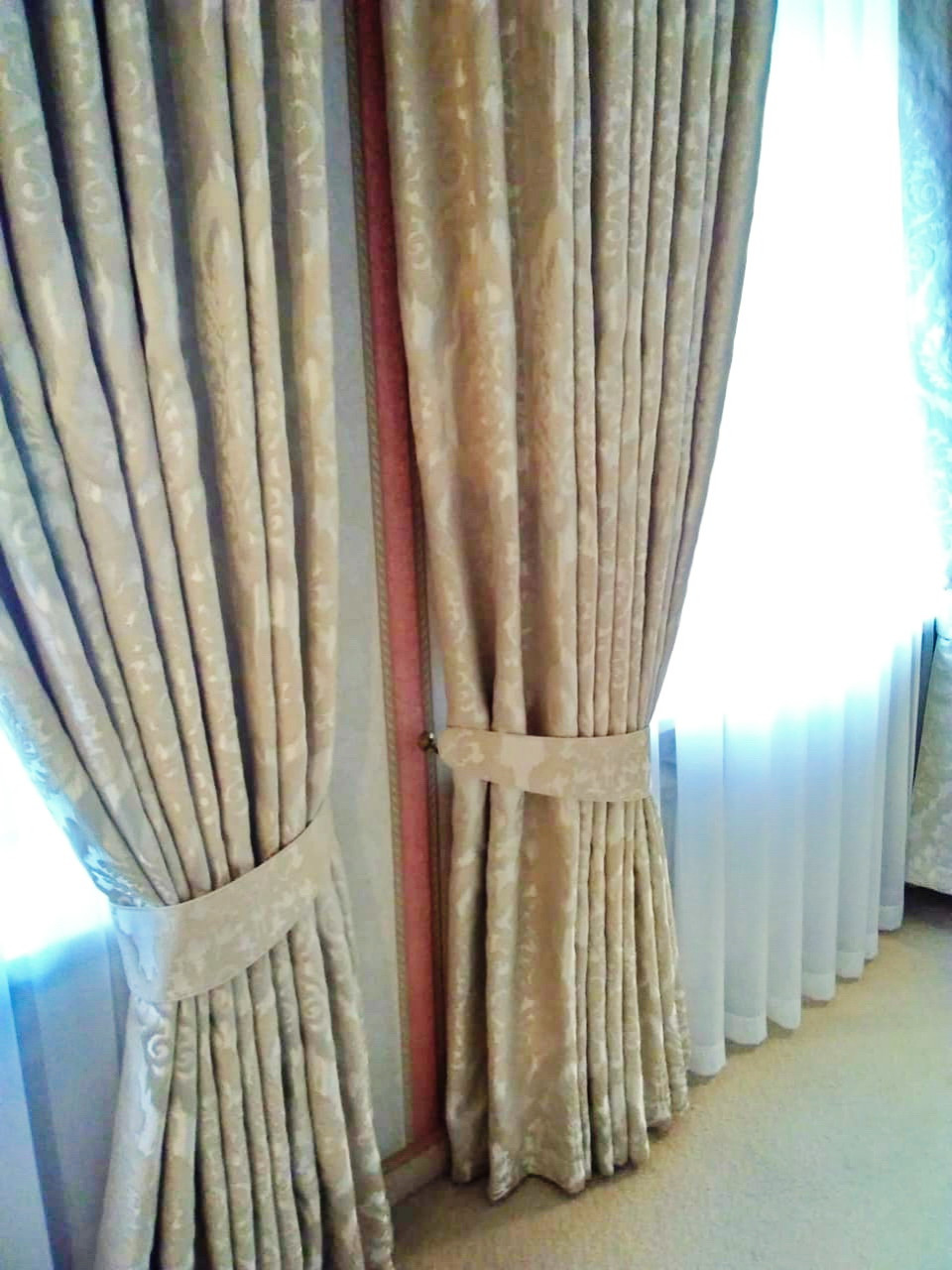 От 2-х до 15-ти: интерьерный текстиль для загородного дома в классическом стиле