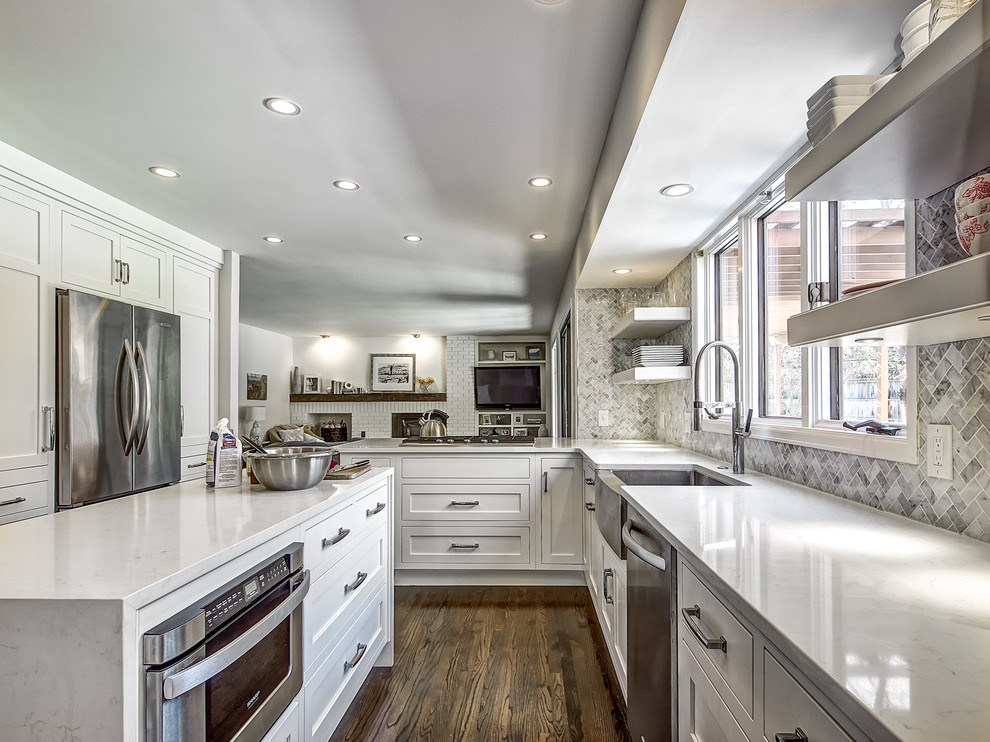 Kitchen - transitional dark wood floor kitchen idea in Denver with a farmhouse sink, shaker cabinets, white cabinets, quartz countertops, stone tile backsplash and an island