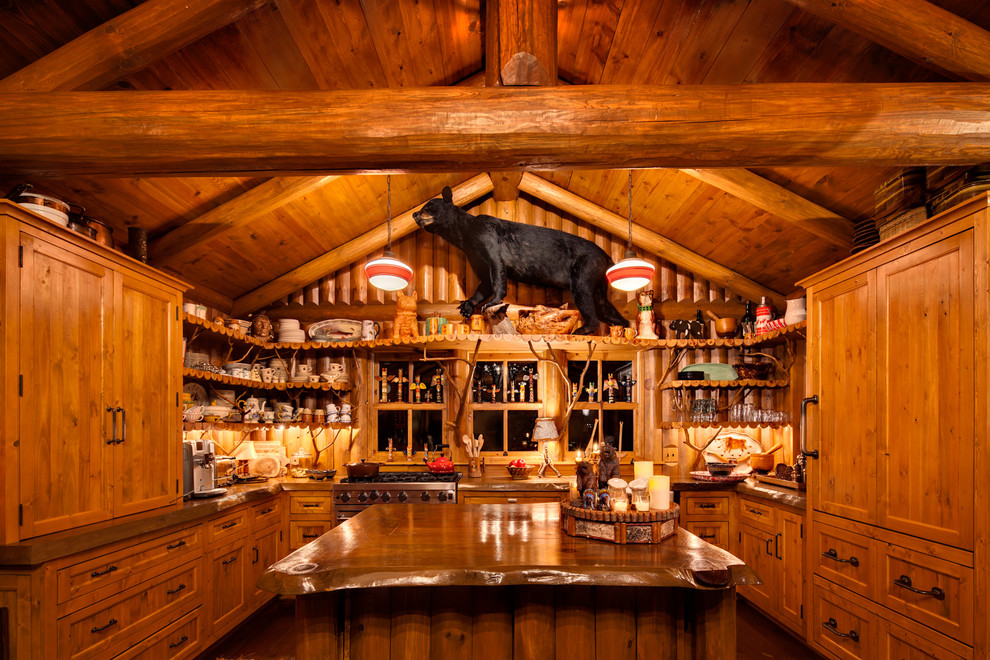 Inspiration for a rustic kitchen remodel in Milwaukee