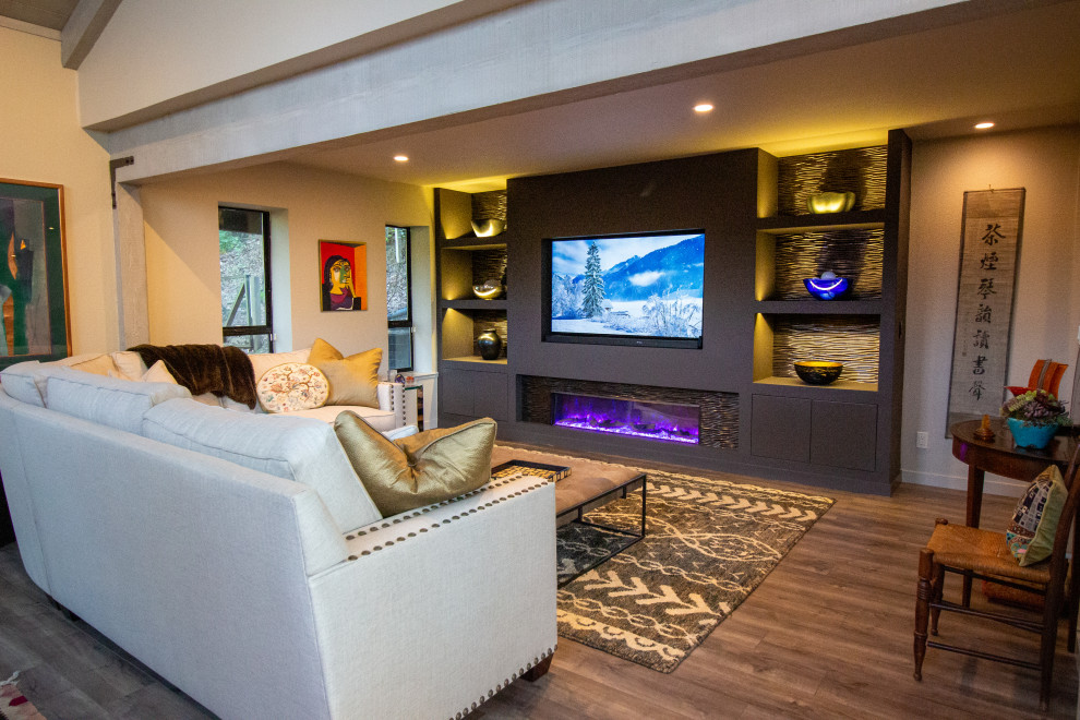 Contemporary Treehouse Family Room