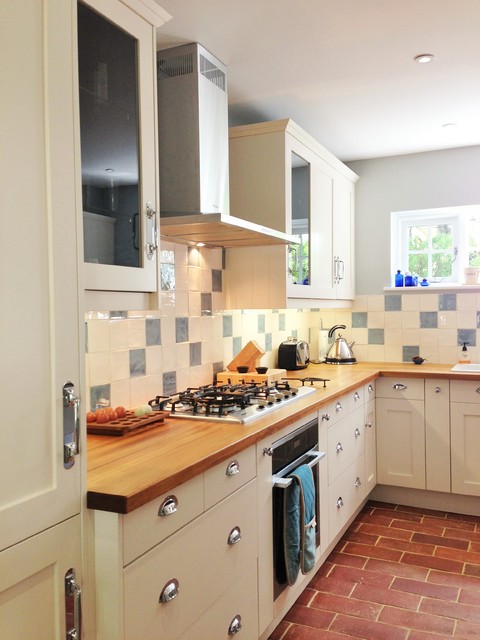 Beautiful Traditional Kitchen nyklassisk-koekken