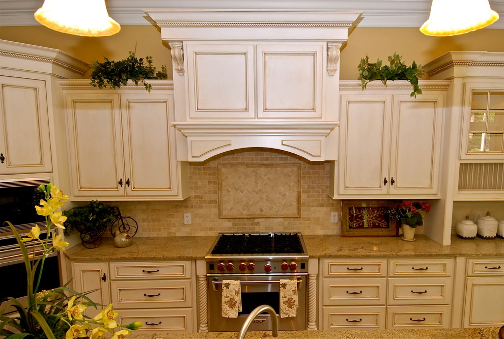 Photo of a large traditional u-shaped eat-in kitchen in Atlanta with recessed-panel cabinets, white cabinets, beige splashback, stainless steel appliances, with island and porcelain floors.