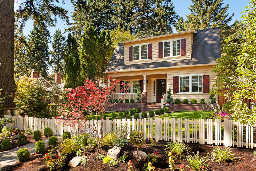 Design ideas for a traditional entryway in Portland.