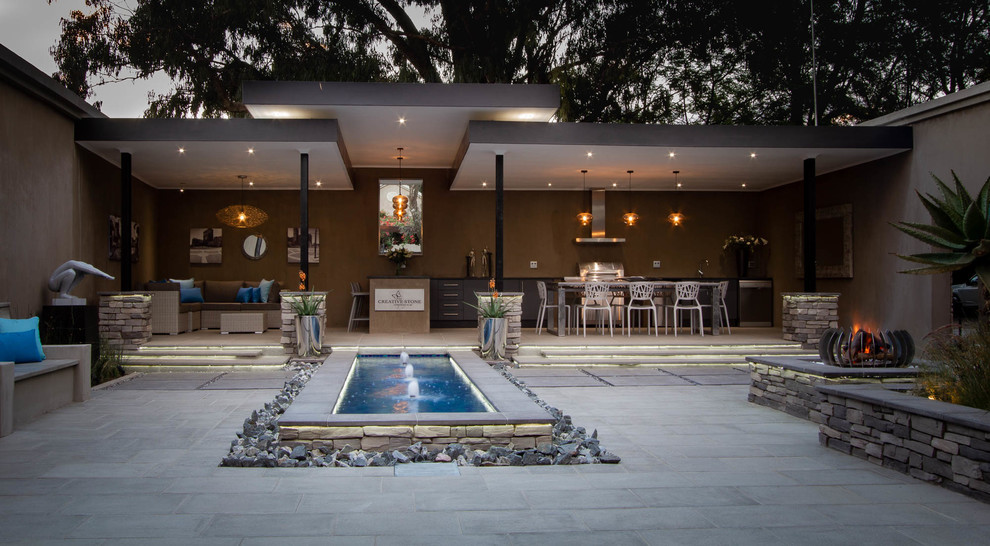 Home design - mid-sized contemporary home design idea