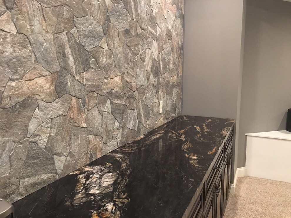 Example of a transitional home design design in Columbus