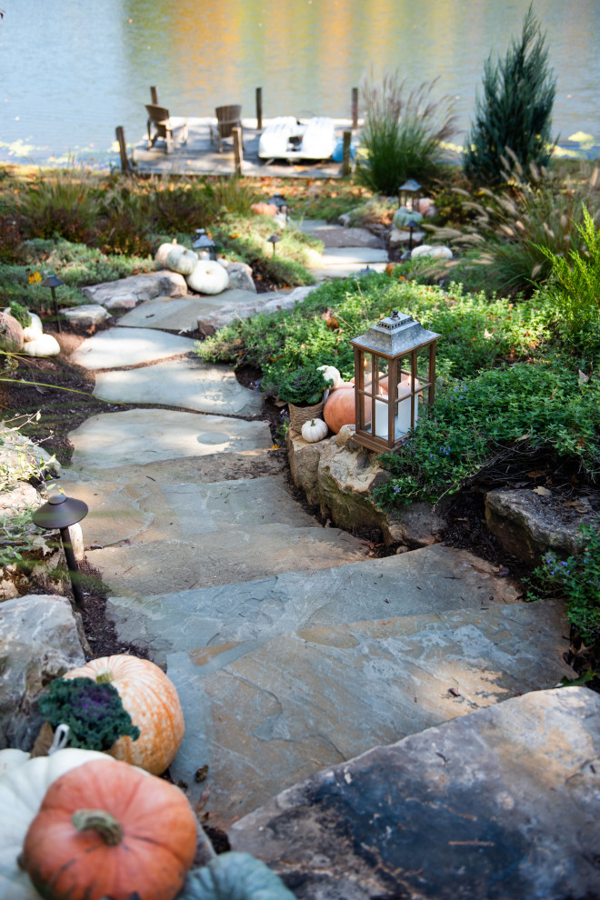Mid-sized traditional backyard xeriscape in Richmond with with path and natural stone pavers.