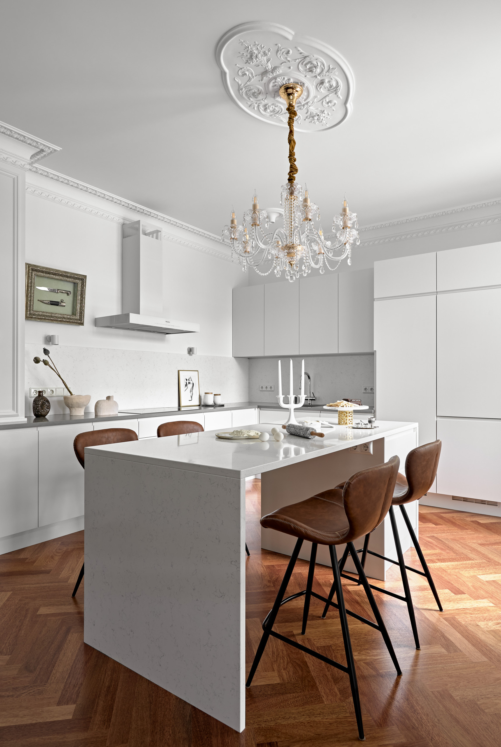 Houzz тур: Квартира с прозрачной кухней и мраморными каминами | Houzz Россия