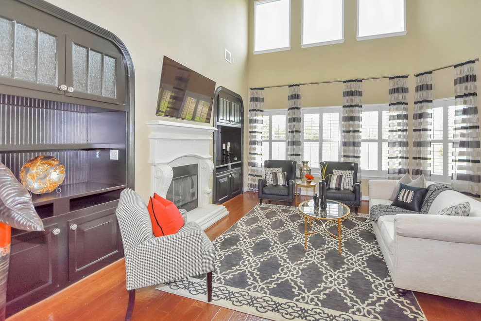 Inspiration for a transitional home design remodel in Houston