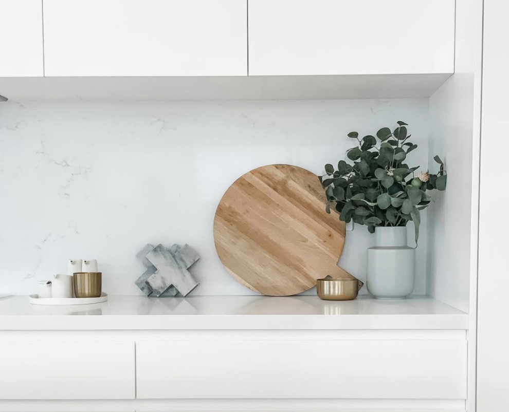 Photo of a beach style kitchen in Wollongong.
