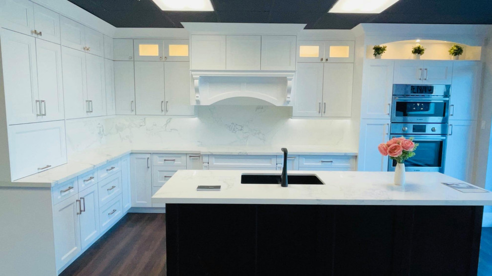 Inspiration for a transitional kitchen remodel in Toronto