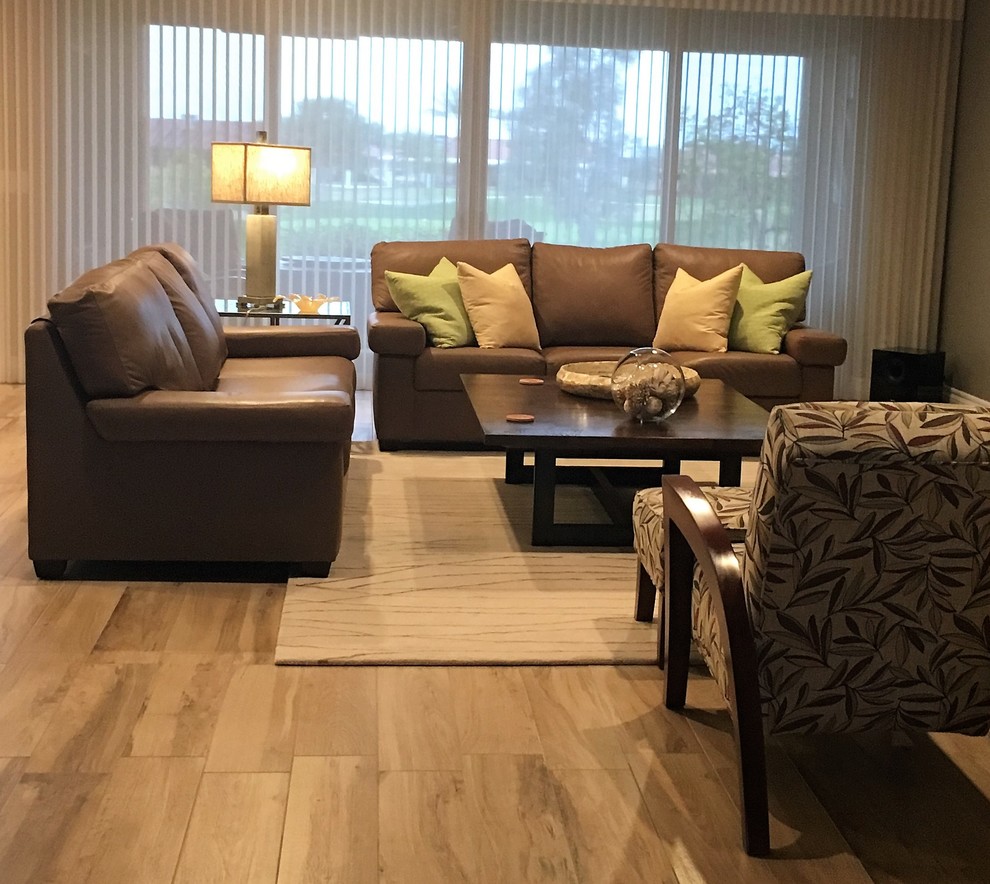 Example of an eclectic home design design in Phoenix