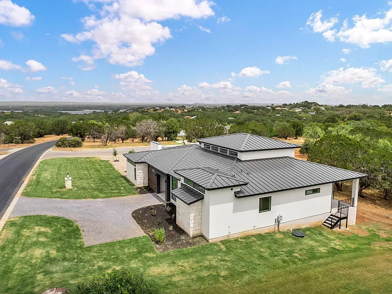 Hill Country Golf Course Contemporary