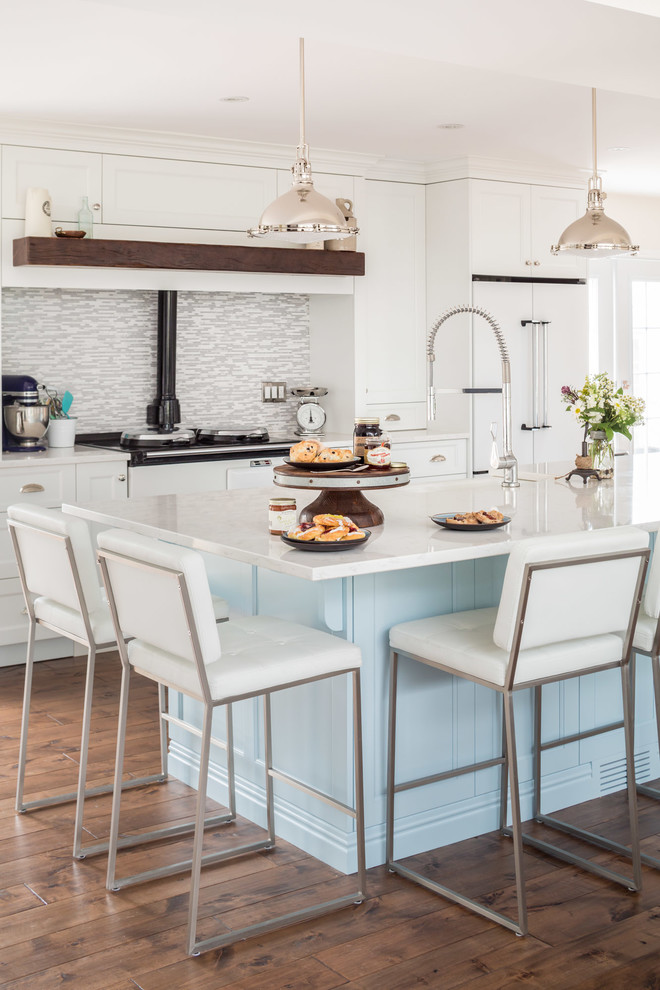 Kitchen - transitional kitchen idea in Toronto