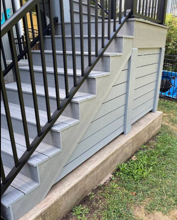 Composite Deck Build in Lake Waukomis, MO