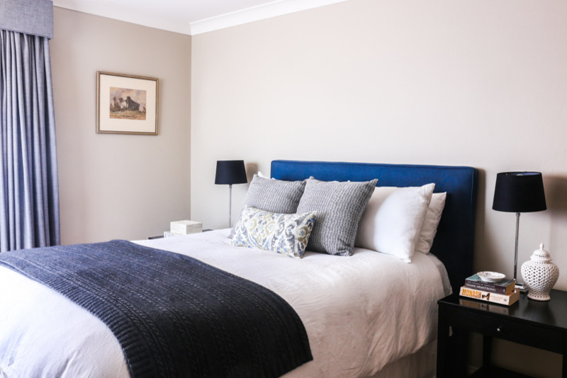 This is an example of a mid-sized traditional bedroom in Sydney.